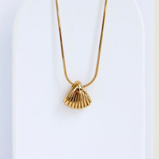 Scallop Pendant Necklace