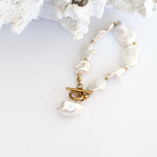 Uluwato Pearl Toggle Bracelet